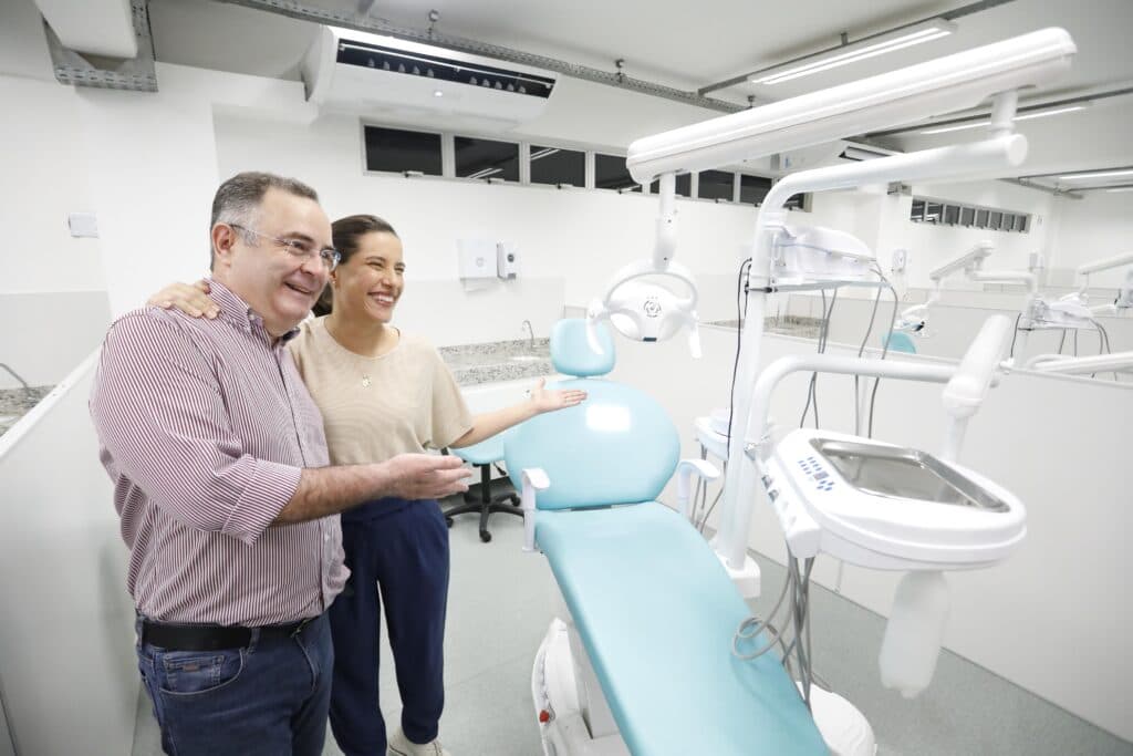 Zeca celebra nova clínica-escola de Odontologia Avançada da UPE em Arcoverde