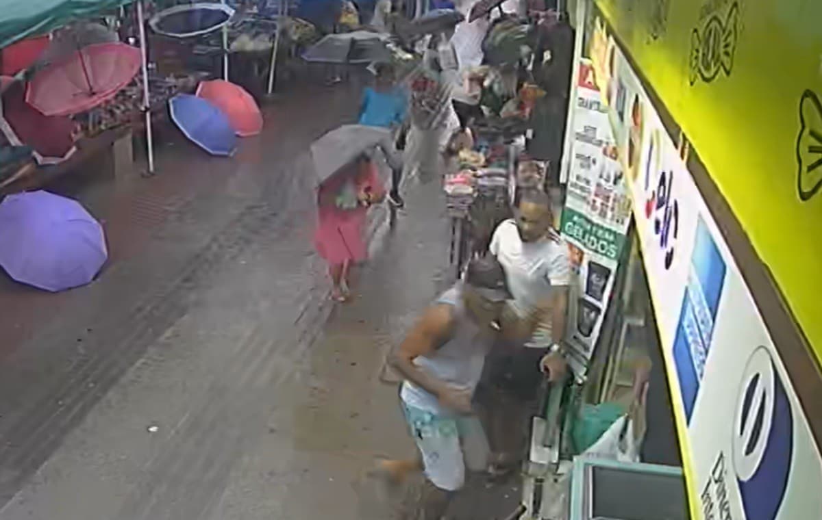 Raio atinge área comercial em Camaragibe e causa susto entre moradores