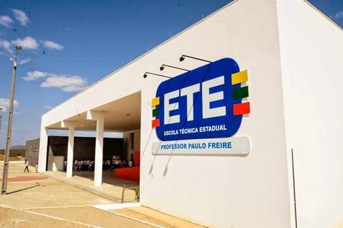 Crise na Educação: Alunos da ETE de Carnaíba Têm Infecção Intestinal e Pais Apontam Merenda Escolar
