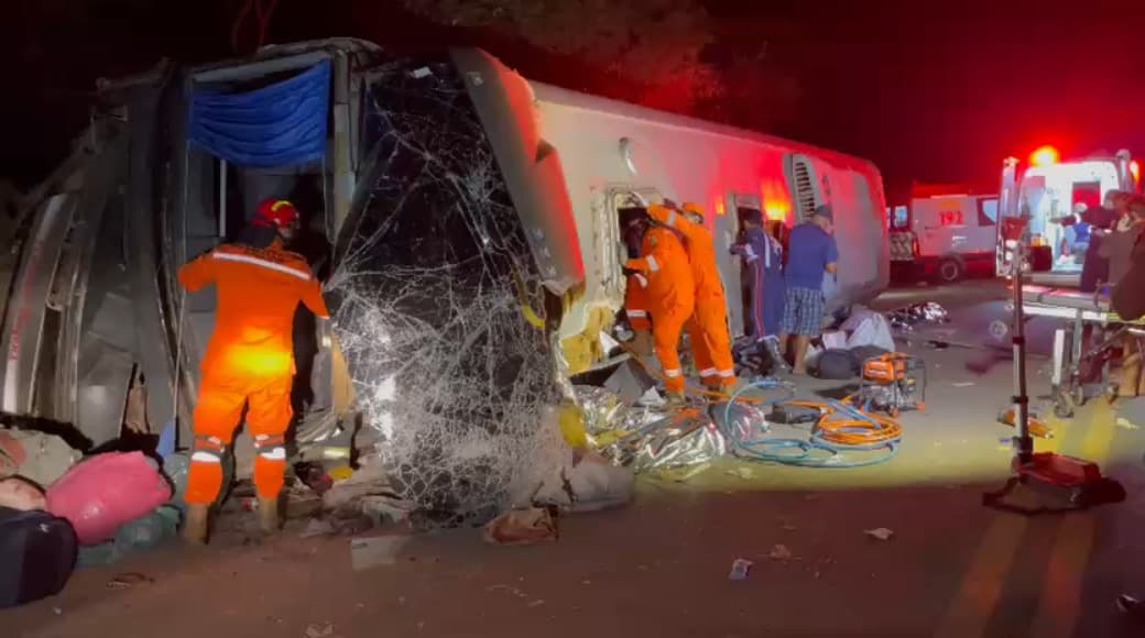 LUTO OFICIAL: Raquel Lyra, Lula e Governador da Bahia Lamentam Acidente com Ônibus em Saloá que Deixou 17 Mortos
