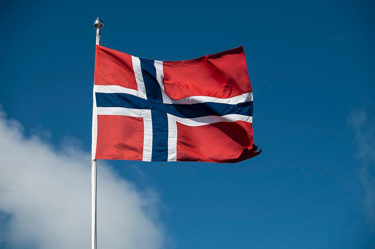 O paradoxo norueguês: como o país concilia a liderança em energia limpa com a exportação de petróleo