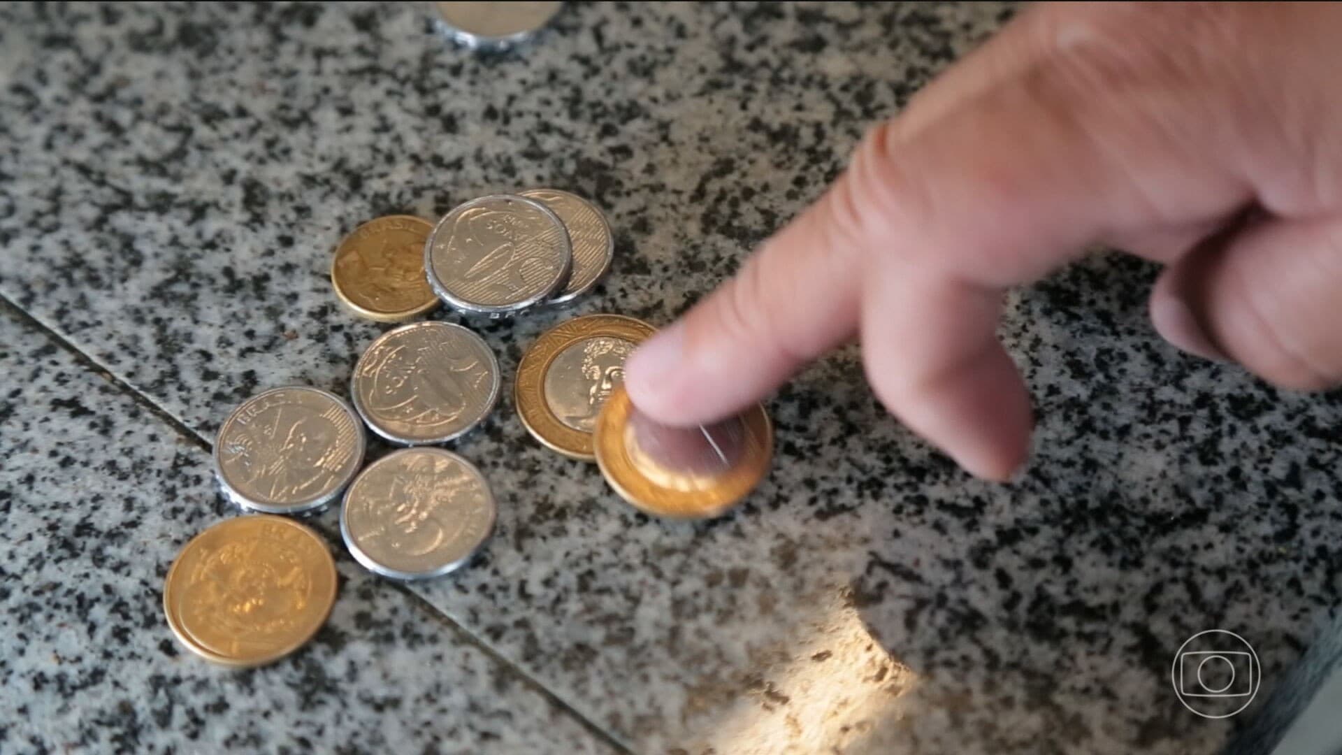 IPCA-15: Prévia da inflação acelera para 0,89% em abril com alta nos alimentos e transportes