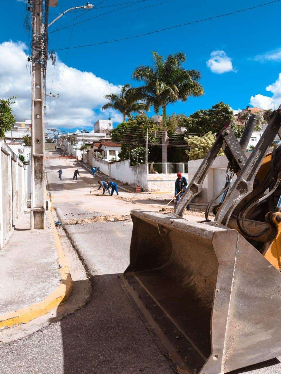 Trecho da Avenida Dr. Ruy de Barros Correia passa por manutenção emergencial da Compesa em Arcoverde