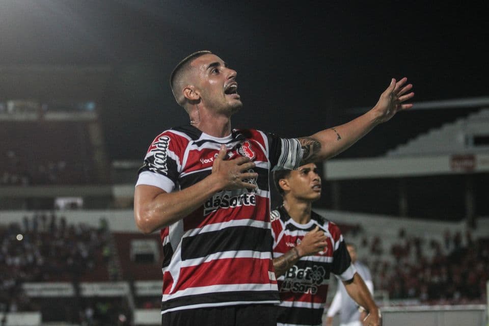 Com show de Thiago Galhardo, Santa Cruz vence o América-RN e assume a liderança do Grupo A3 da Série D