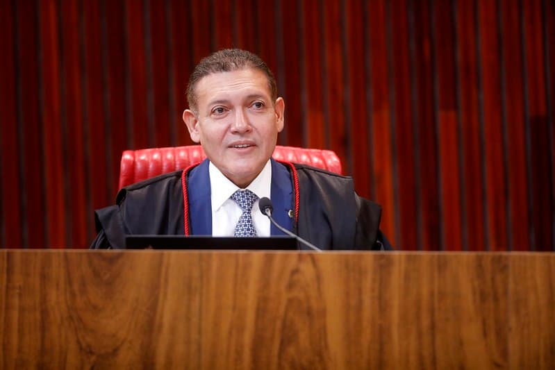 Cenário eleitoral a 100 dias do pleito: desafios, novas regras de IA e gestão no TSE