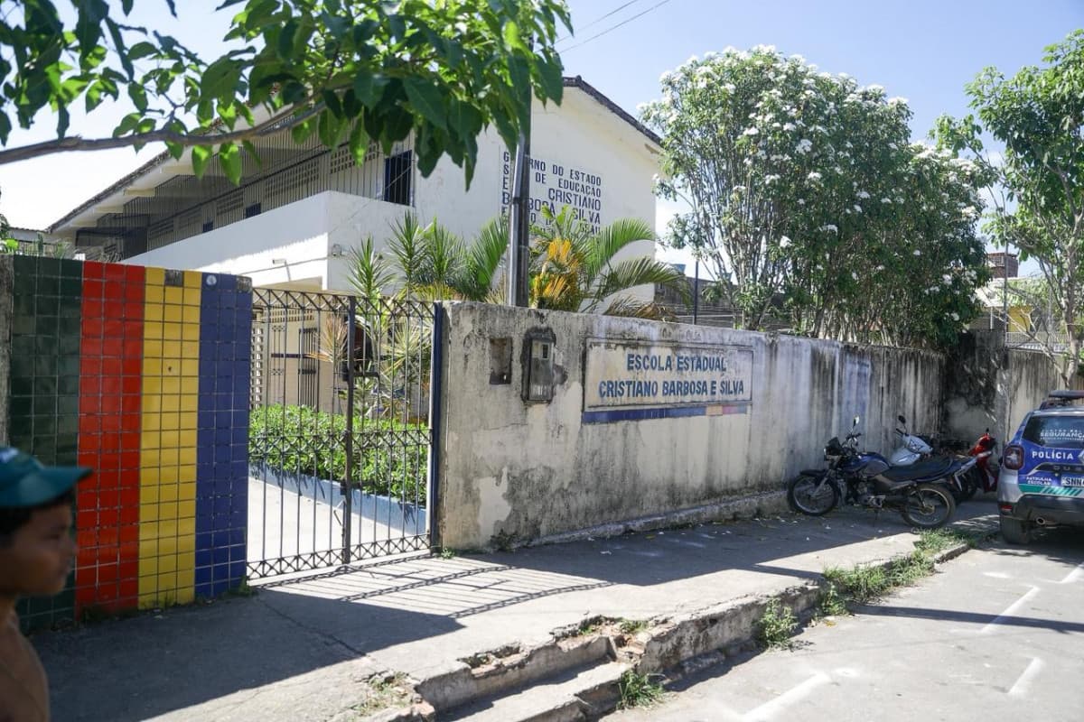 Adolescente ferida em ataque em escola questiona motivo da agressão em Pernambuco