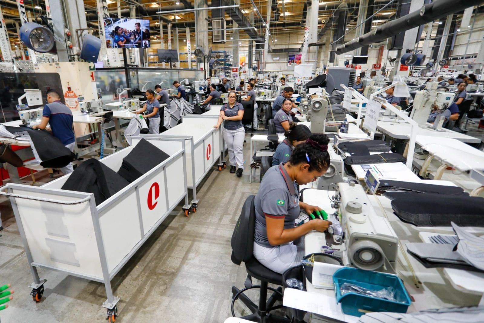 Renda média dos brasileiros apresenta crescimento expressivo e atinge R$ 2.430 em 2025