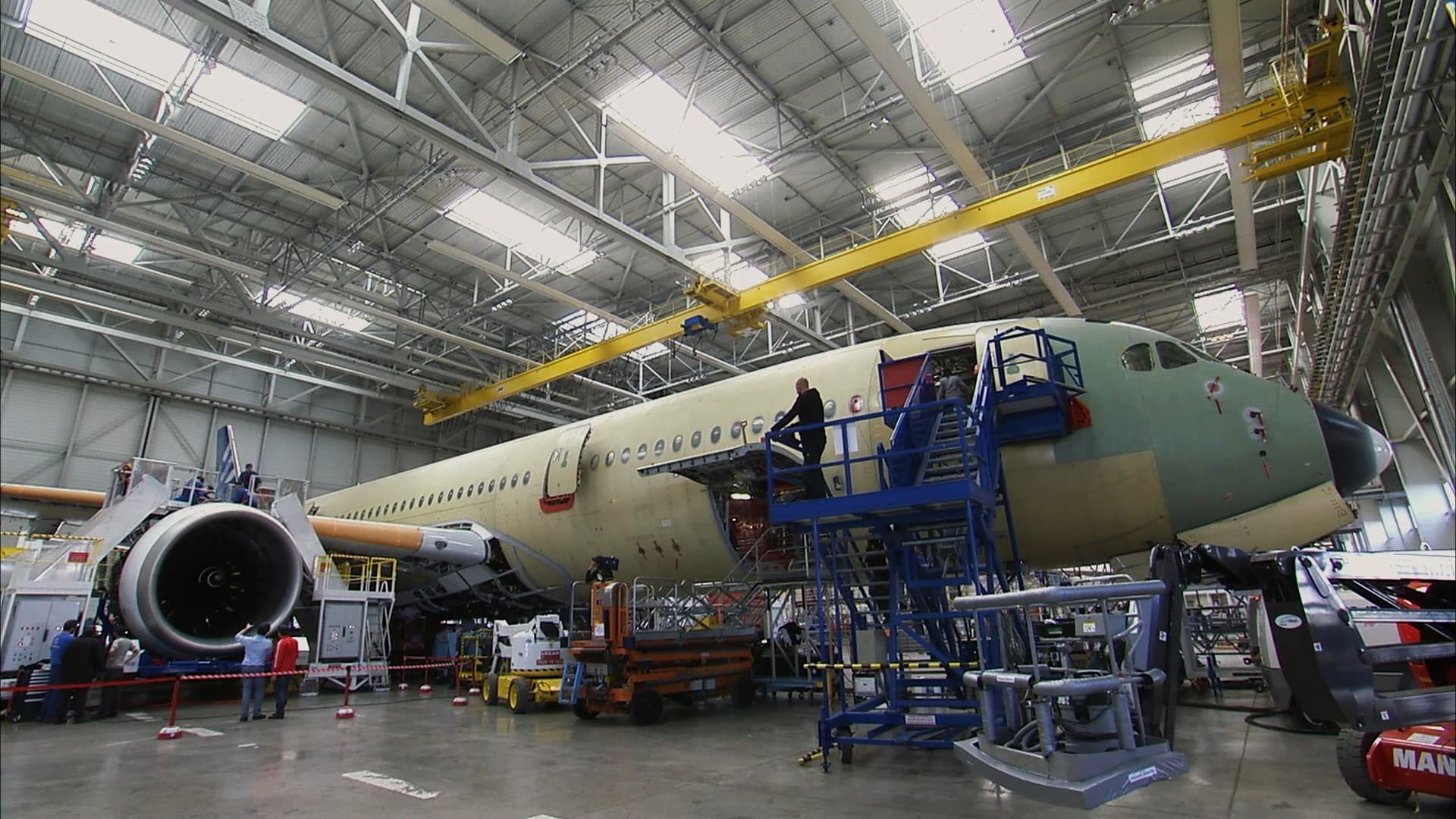 Airbus reduz previsão de demanda global por aeronaves diante de tensões geopolíticas