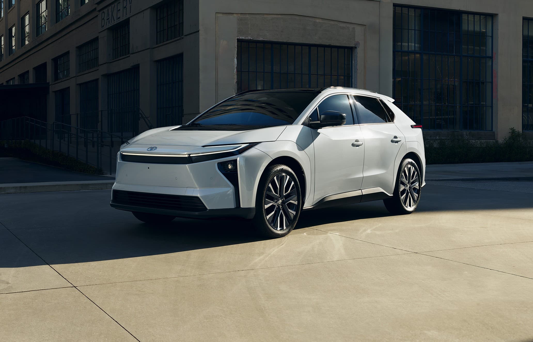 Toyota marca presença na eletrificação brasileira com o lançamento do SUV bZ4X