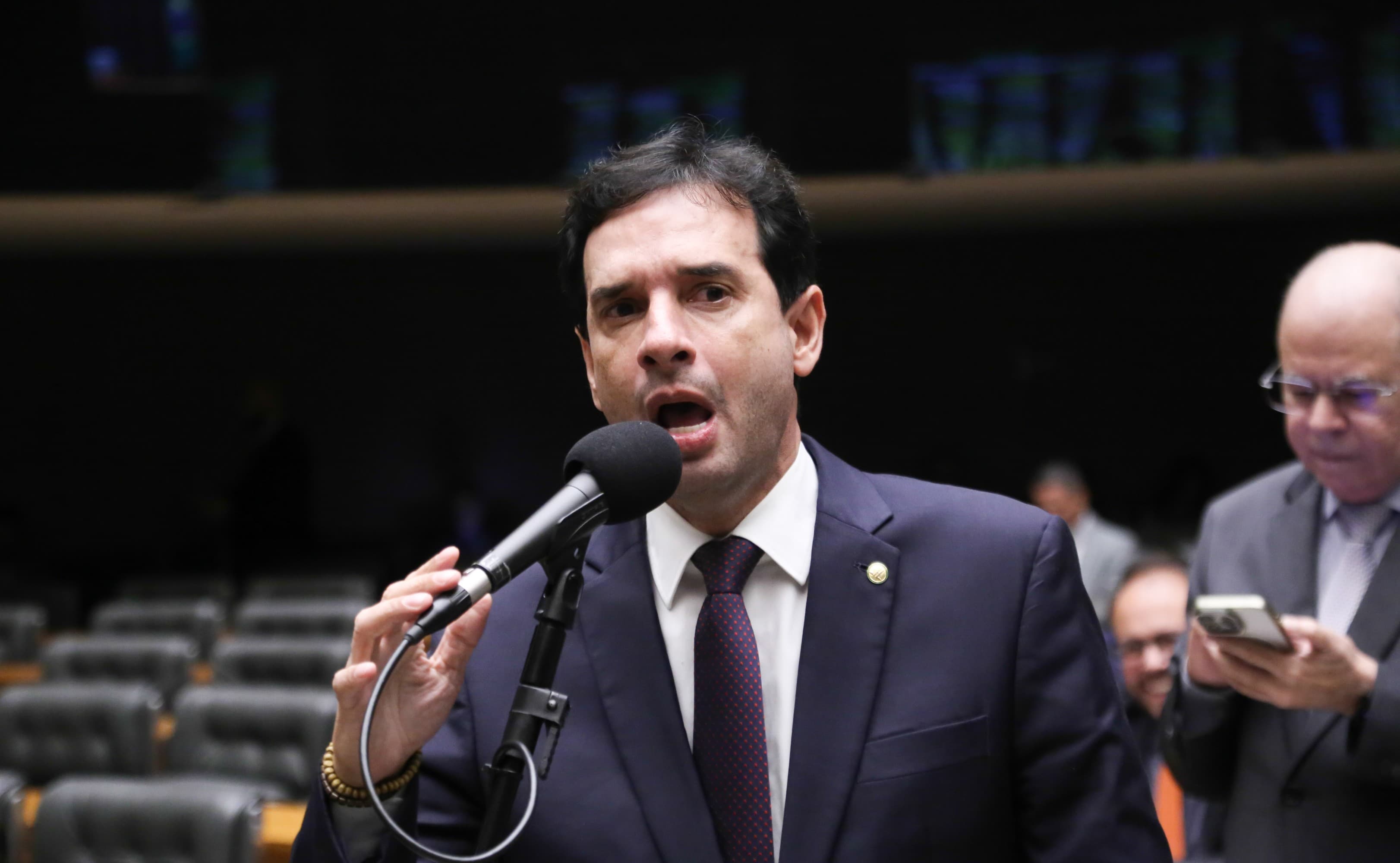 Câmara define relator e presidente para comissão que discutirá fim da escala 6x1