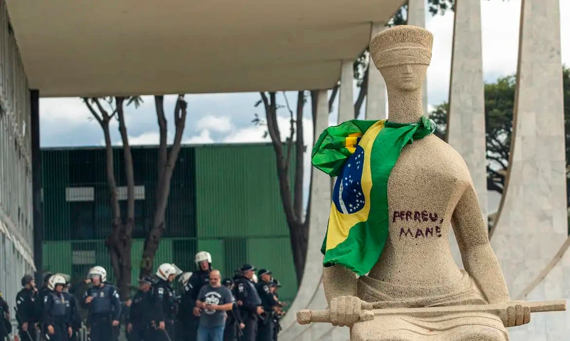 Pesquisa Quaest aponta que 52% dos brasileiros rejeitam redução de penas para envolvidos no 8 de janeiro