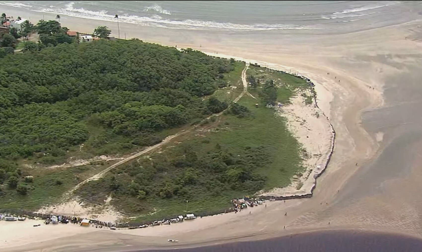 Justiça Federal ordena demolição definitiva de muro ilegal no Pontal de Maracaípe