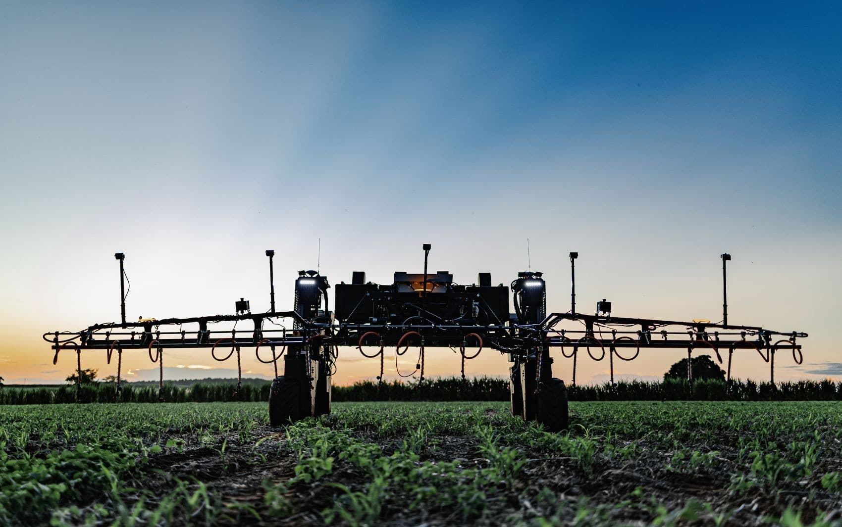 Revolução no Agronegócio: Robôs autônomos movidos a energia solar chegam ao campo com Inteligência Artificial