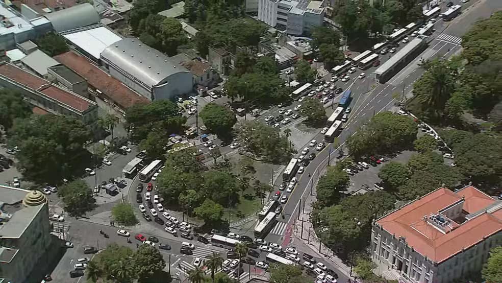 Motoristas de aplicativo fazem carreata no Recife após morte de colega em tentativa de assalto
