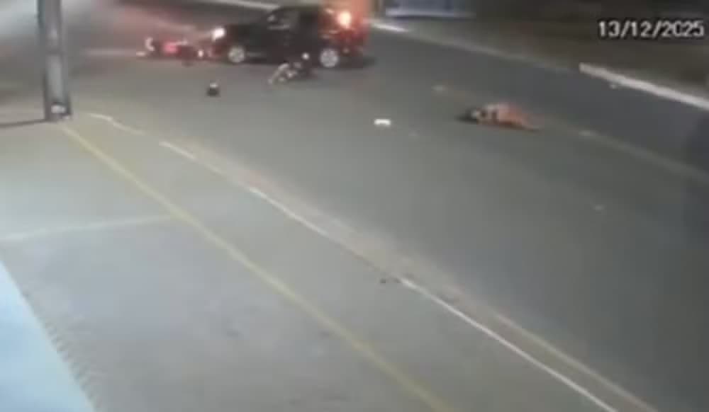 Mulher morre e homem fica ferido após motocicleta ser atingida por carro em Paulista