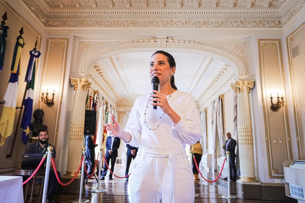 Governadora Raquel Lyra embarca para missão internacional em Nova York