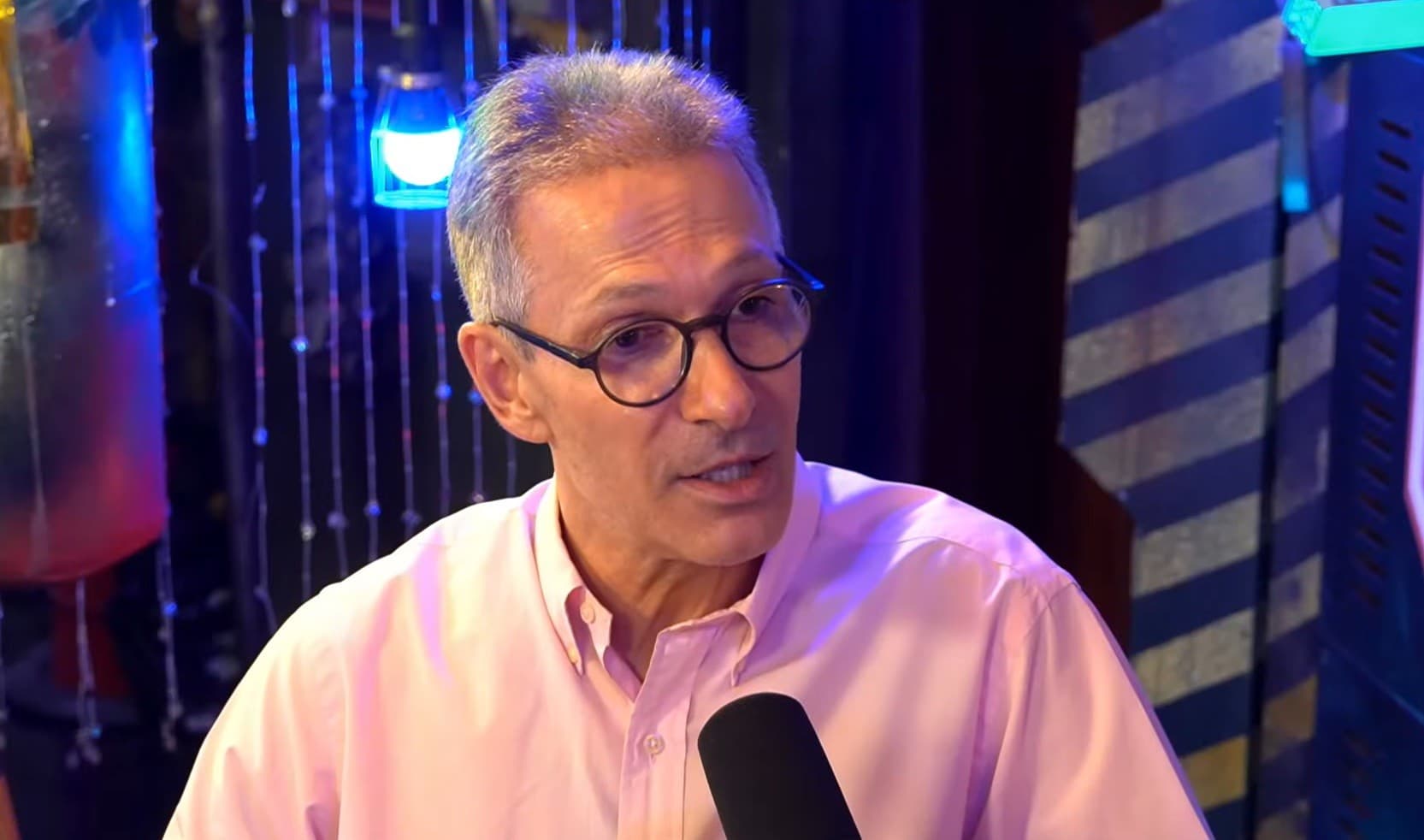Romeu Zema critica gestão da segurança pública e alfineta Flávio Bolsonaro em evento nacional