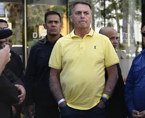 Defesa de Bolsonaro nega descumprimento de medidas e critica vazamento de investigação da PF