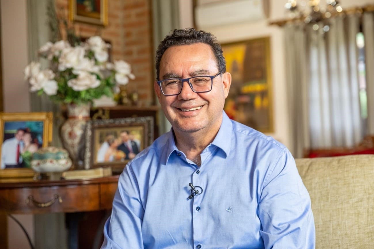 Augusto Cury cobra explicações da família Bolsonaro sobre vínculo com Banco Master