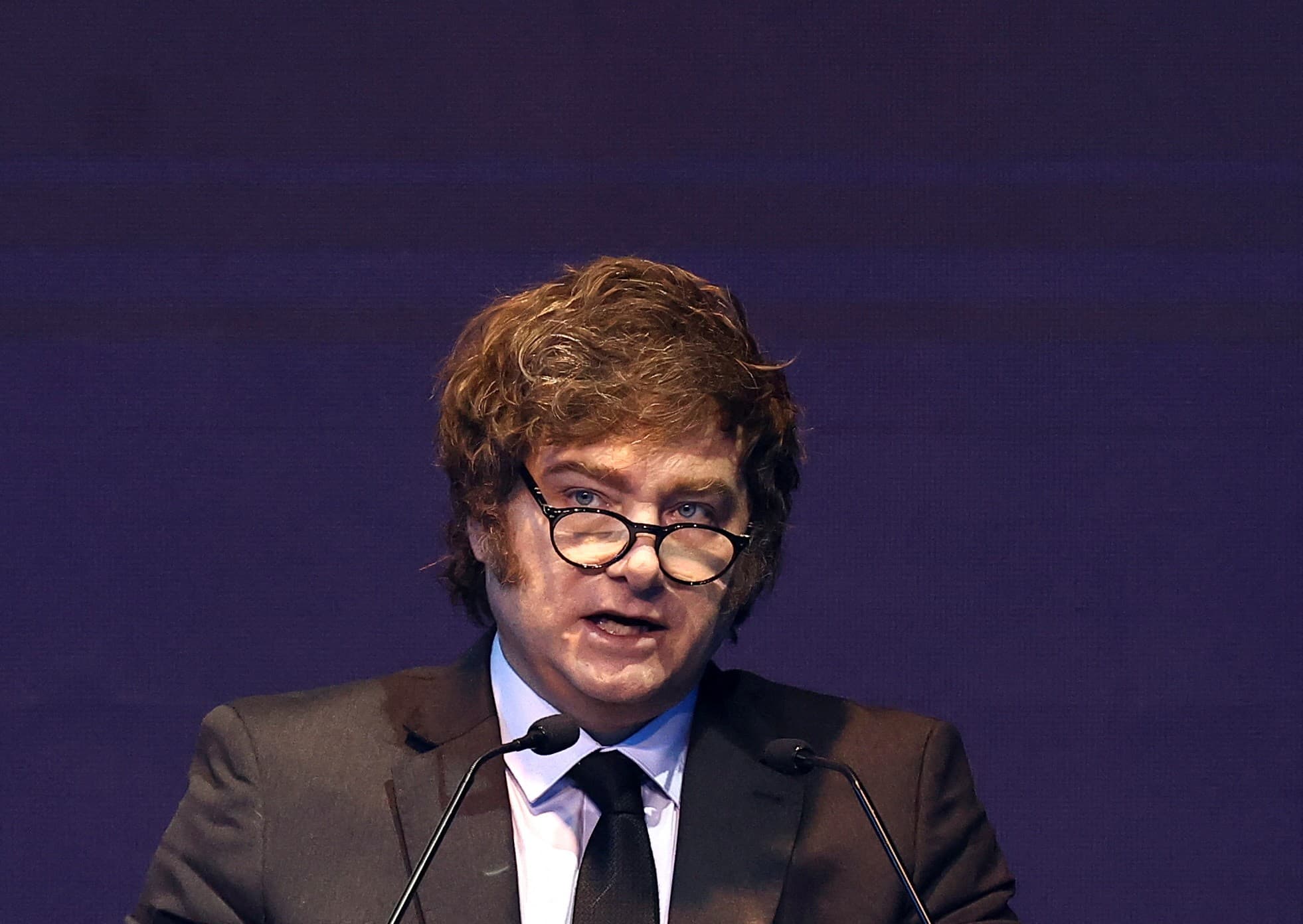 Argentina enfrenta novos desafios inflacionários em meio a ajuste econômico e instabilidade política