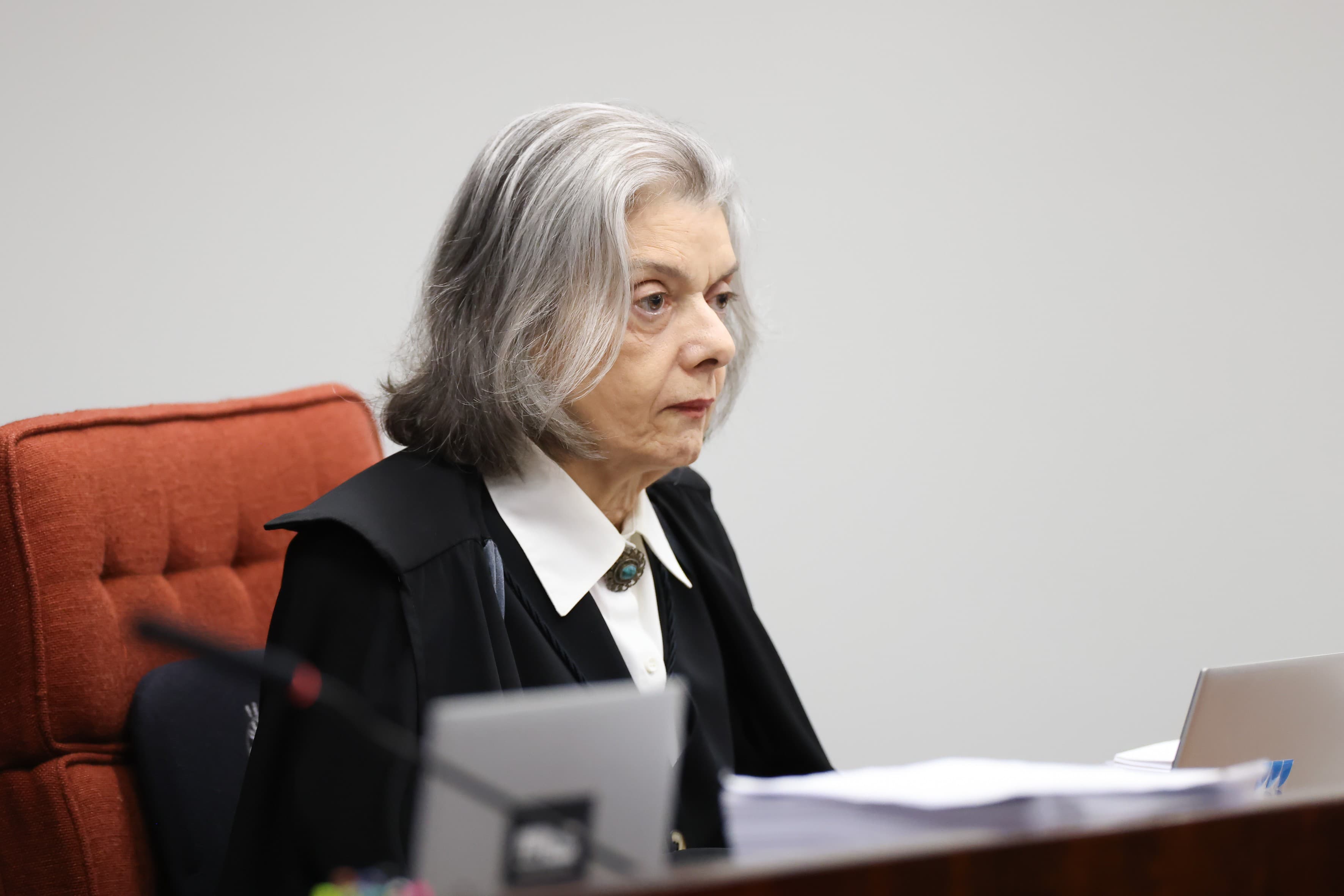 Ministra Cármen Lúcia vota pela inconstitucionalidade de alterações na Lei da Ficha Limpa