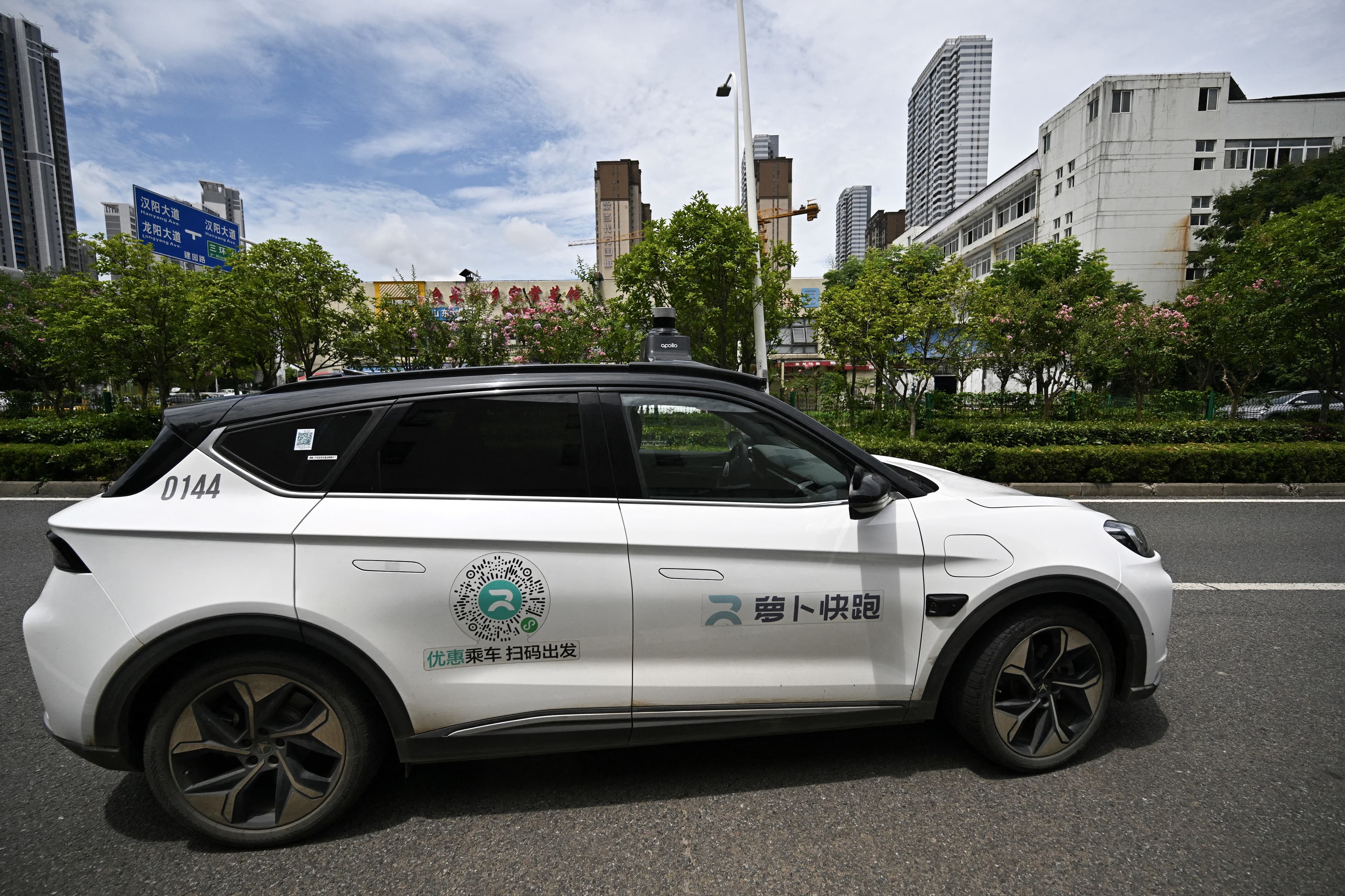 Pane em frota de robotáxis da Baidu causa caos no trânsito de Wuhan, na China