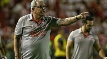 Hélio dos Anjos valoriza jogo do Náutico contra o Botafogo-PB e projeta prazo de evolução da equipe
