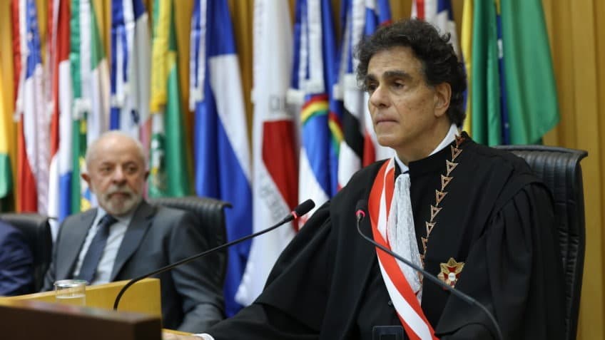 Presidente do TST critica altos salários da magistratura e pede transparência: “Está fora dos limites de contenção”