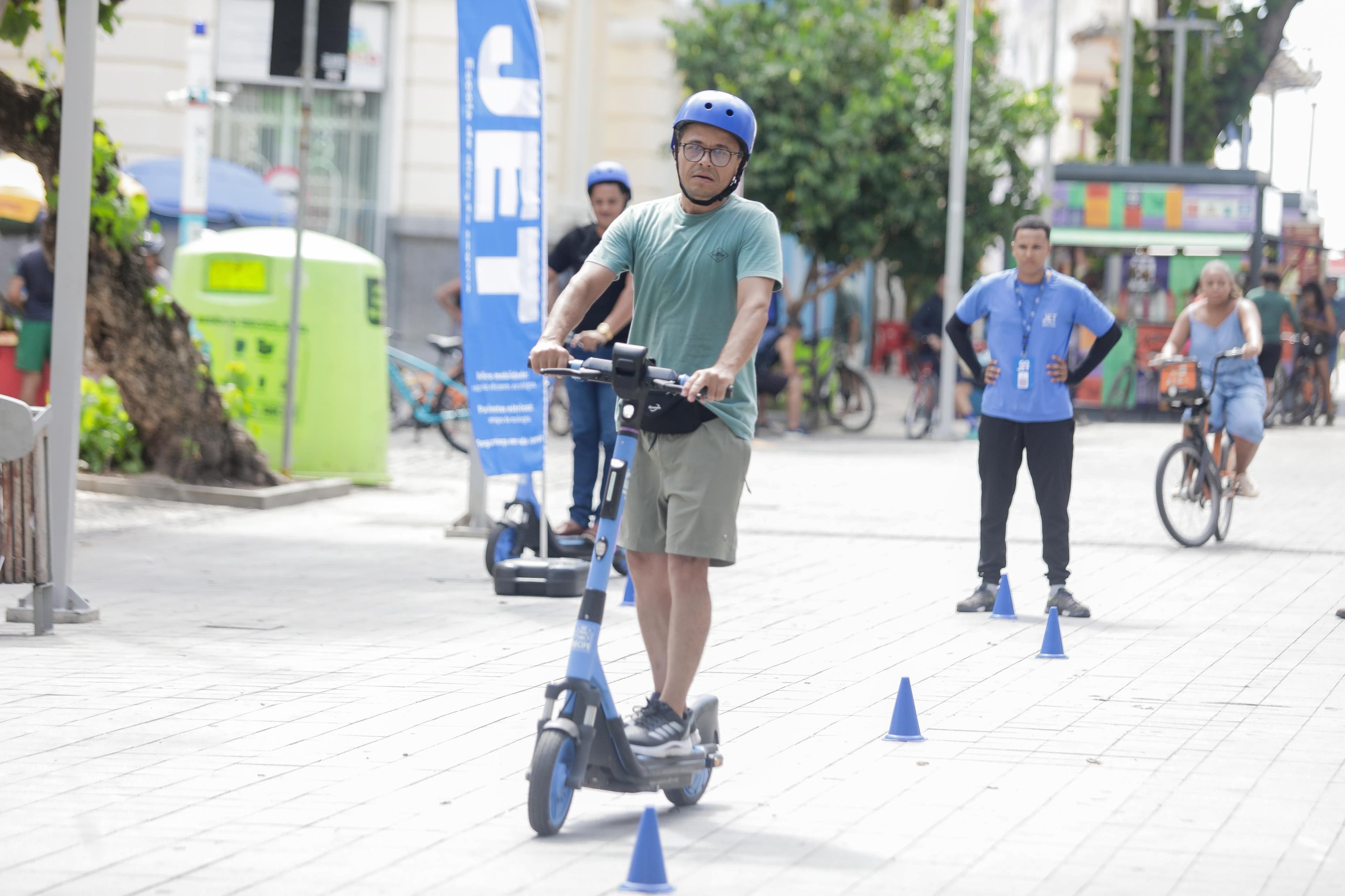 Recife implementa sistema de patinetes elétricos para reforçar mobilidade urbana
