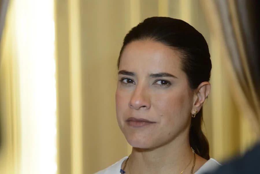 Raquel Lyra nomeia ex-advogado para presidir EPTI após denúncias de irregularidades