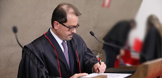 Ministro do TSE vota contra cassação de Jorge Seif por falta de provas