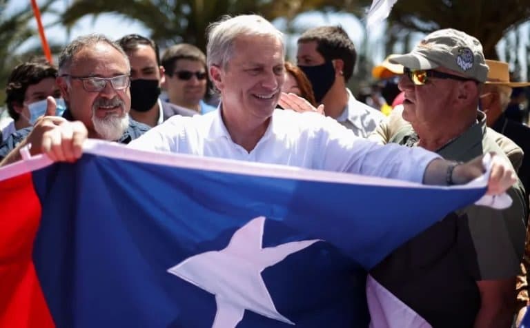 Ultradireita vence eleições no Chile e José Antonio Kast é eleito presidente