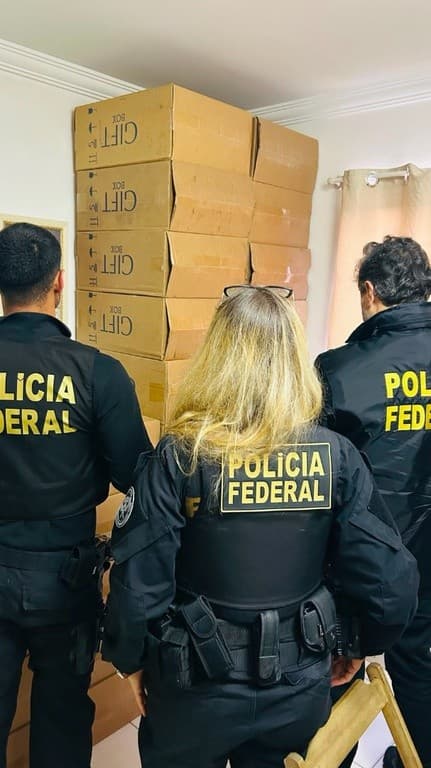 Polícia Federal deflagra 'Operação Não Fume' contra contrabando de cigarros e dispositivos eletrônicos