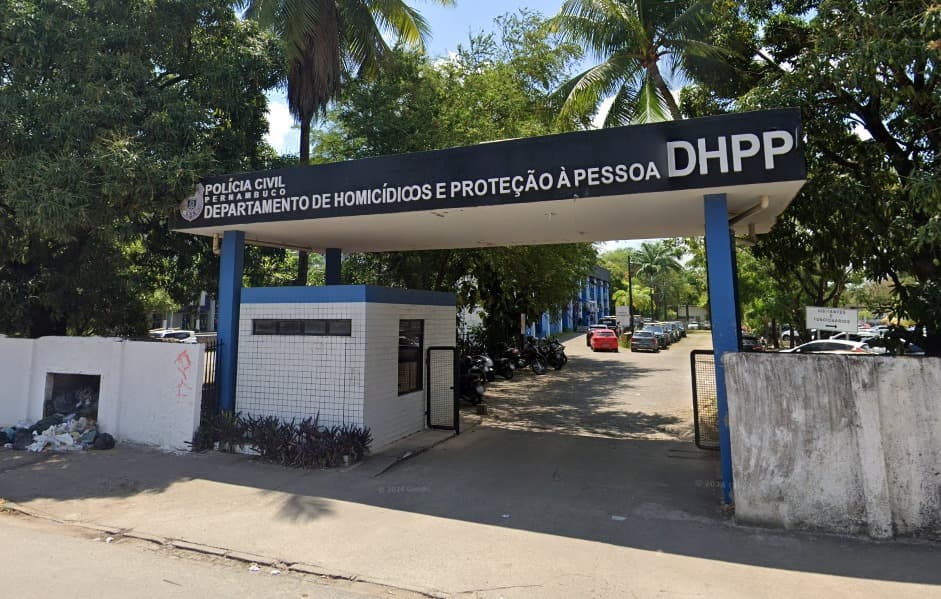 Homem é morto a tiros dentro de barbearia no Recife; criança de 3 anos e jovem de 21 ficam baleados