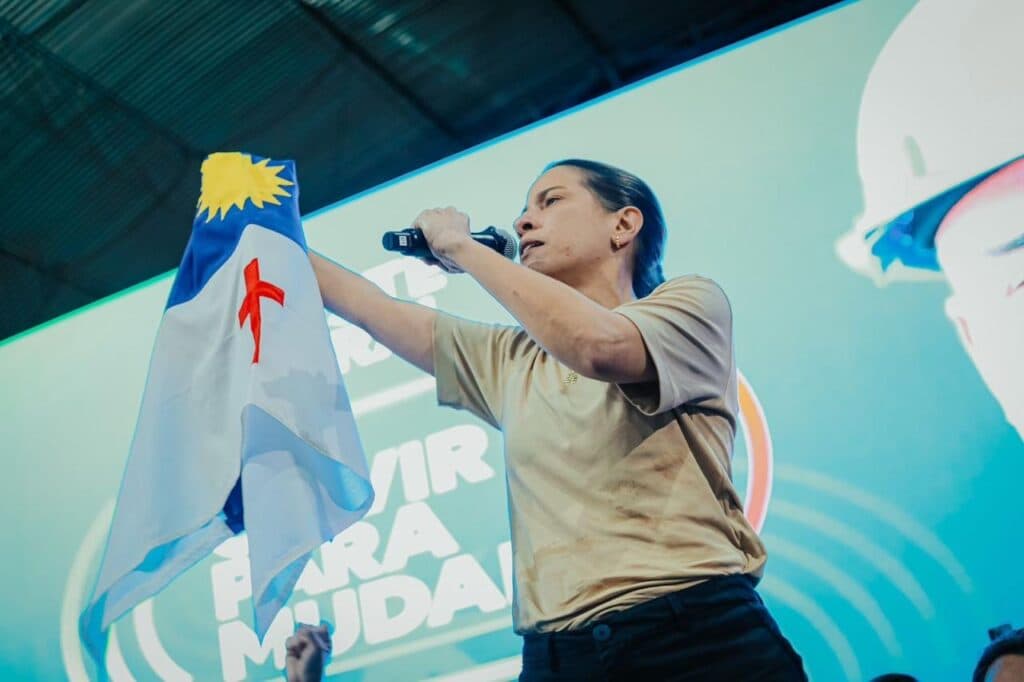RECONHECIMENTO NACIONAL: Raquel Lyra Recebe Comenda do Senado Federal por Liderança na Alfabetização em Pernambuco