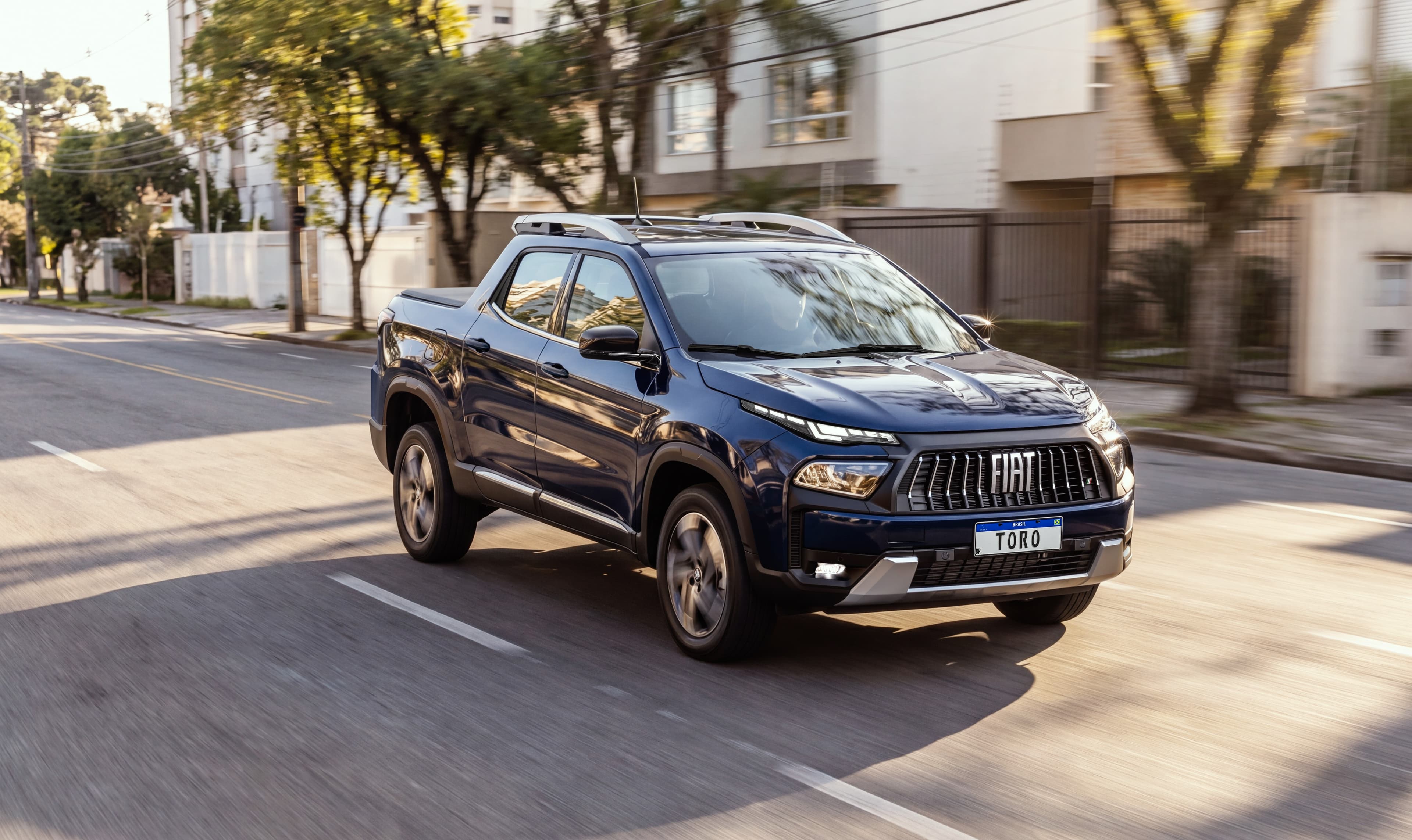 Fiat lança linha 2027 da Toro com tecnologia híbrida leve e foco em economia urbana
