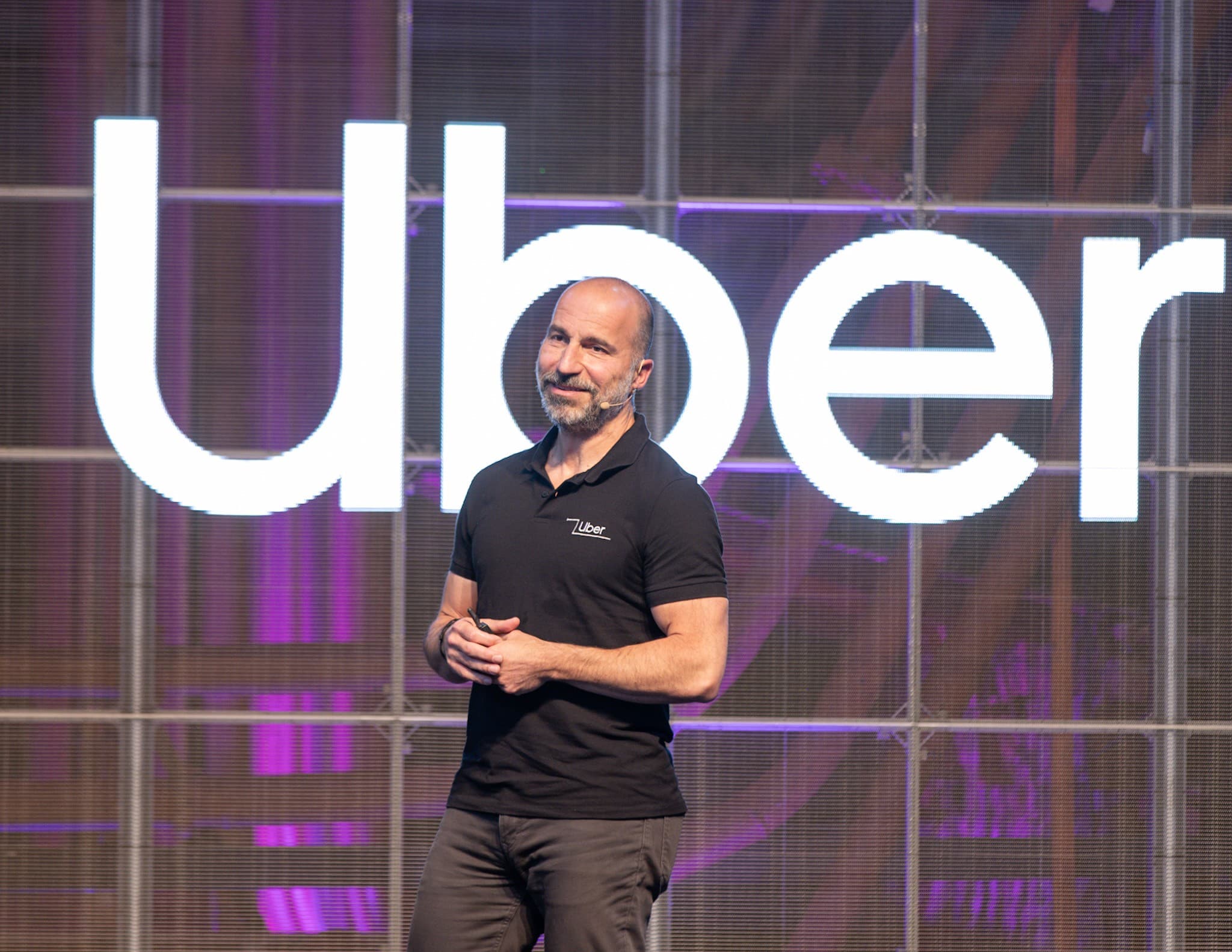 Uber anuncia reestruturação e demissões em setores de RH e recrutamento