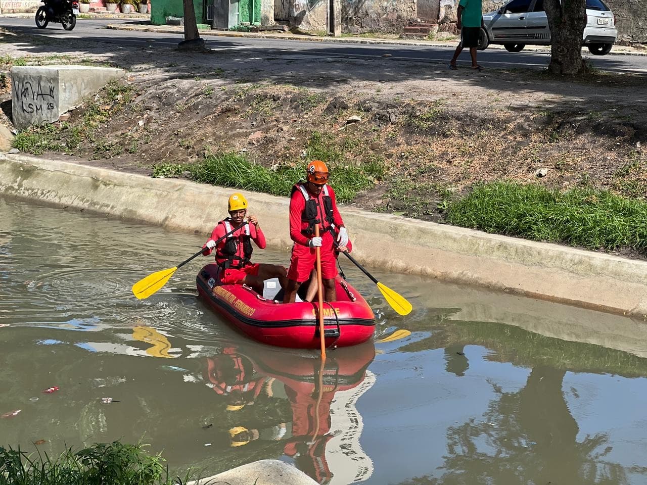 Homem morre afogado após ser arrastado por correnteza no Canal do Arruda, no Recife