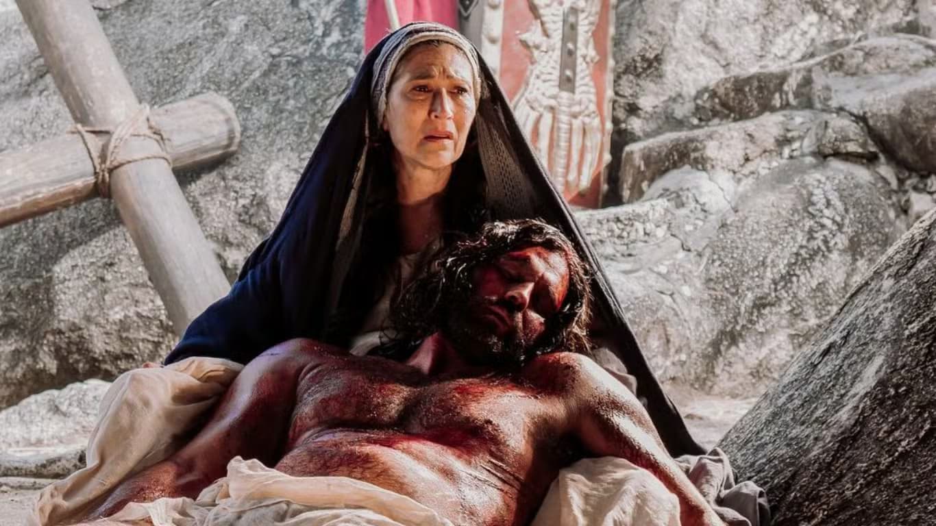 Beth Goulart destaca força feminina e resiliência ao interpretar Maria na Paixão de Cristo